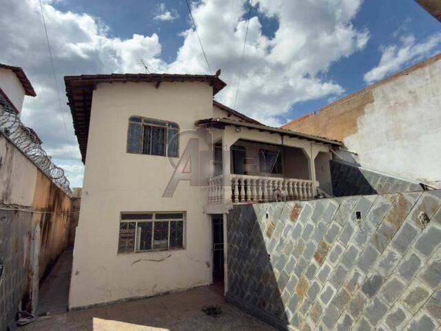CASAS USADA / SBPE para Venda em Montes Claros - 4
