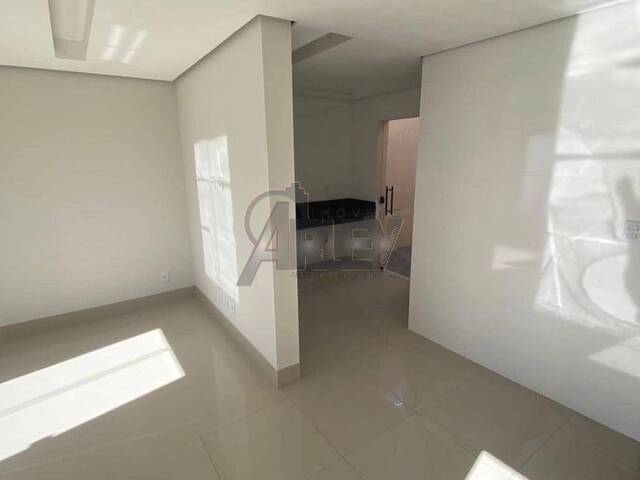 CASAS USADA / SBPE para Venda em Montes Claros - 5