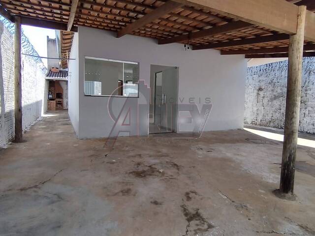 #6920 - CASAS USADA / SBPE para Venda em Montes Claros - MG - 1