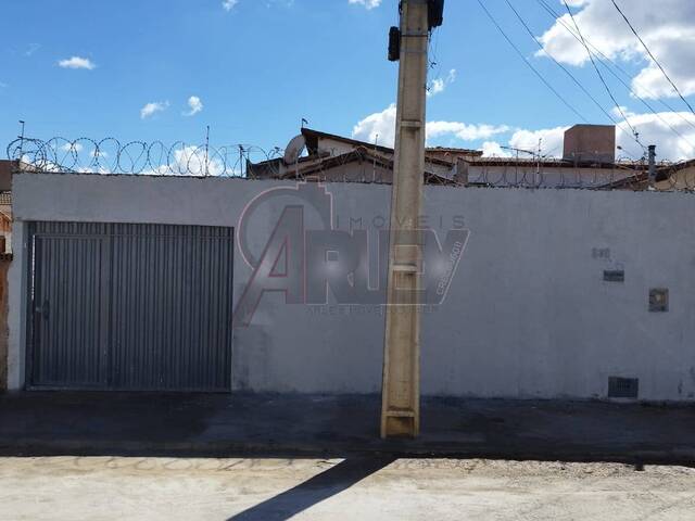 CASAS USADA / SBPE para Venda em Montes Claros - 5