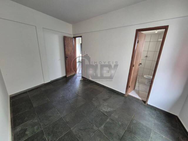 APARTAMENTO USADO para Venda em Montes Claros - 4
