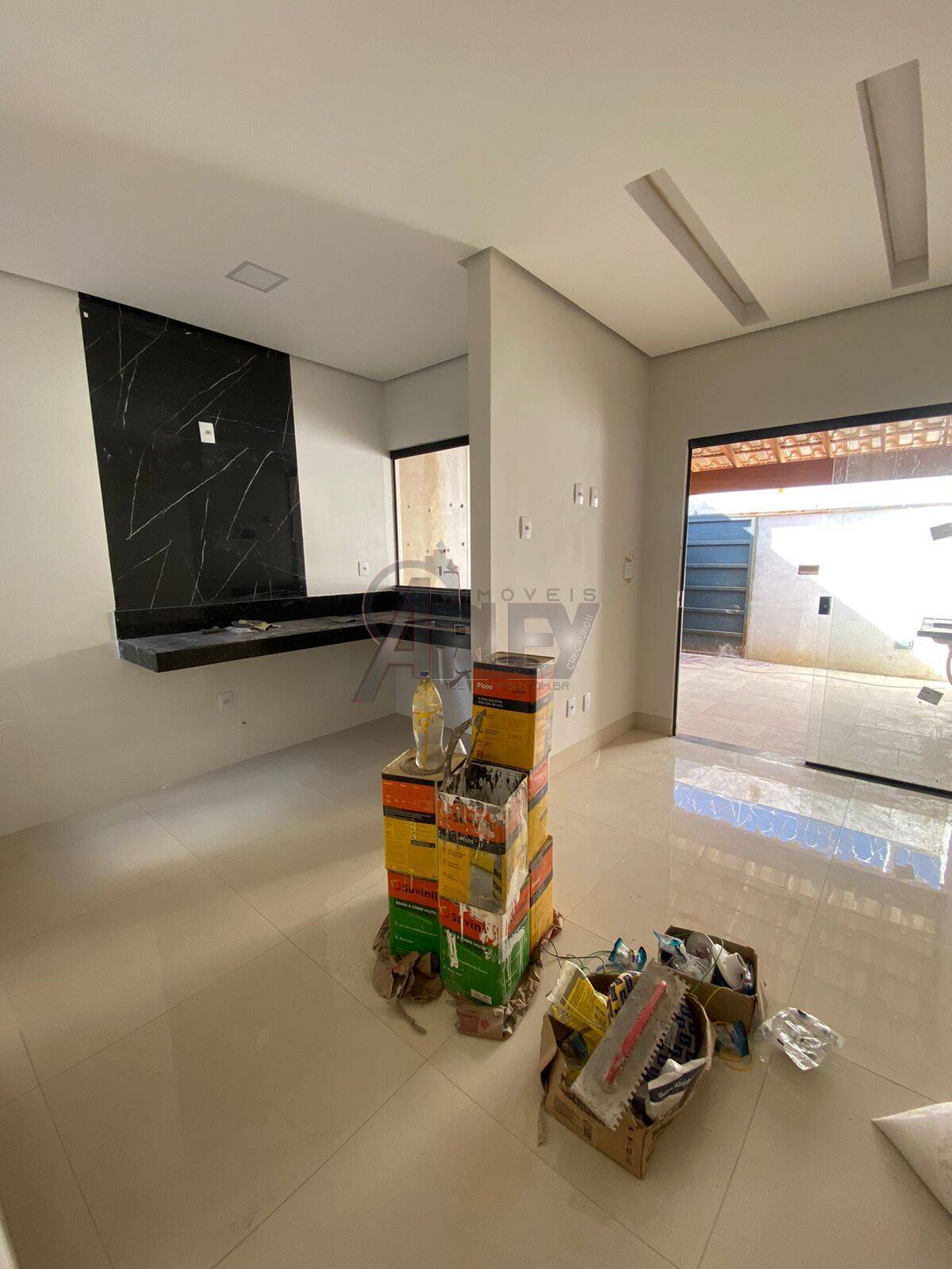 Casa à venda com 3 quartos, 100m² - Foto 1