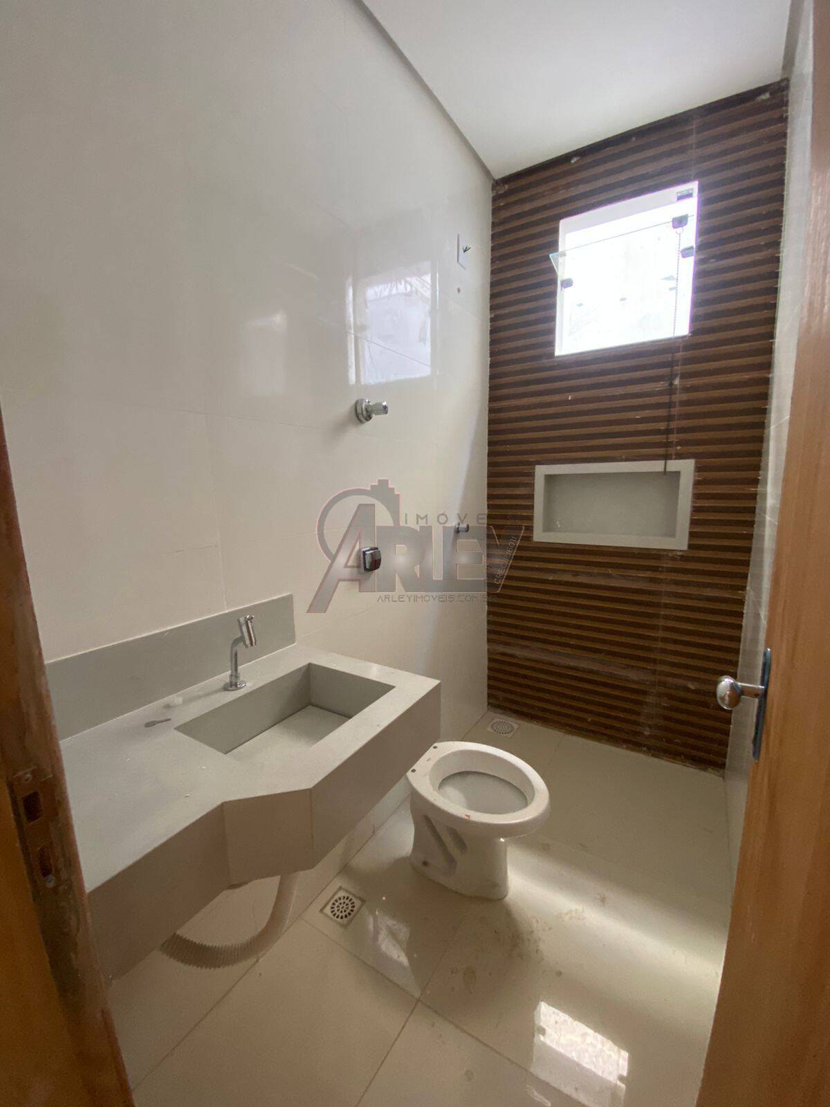 Casa à venda com 3 quartos, 100m² - Foto 4