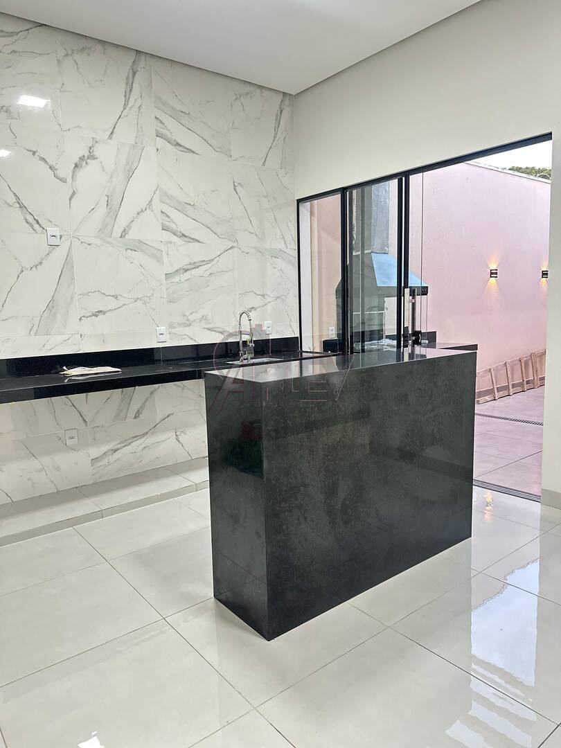 Casa à venda com 2 quartos, 100m² - Foto 1