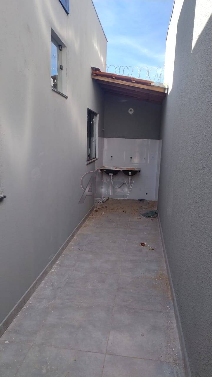Casa à venda com 2 quartos, 50m² - Foto 2