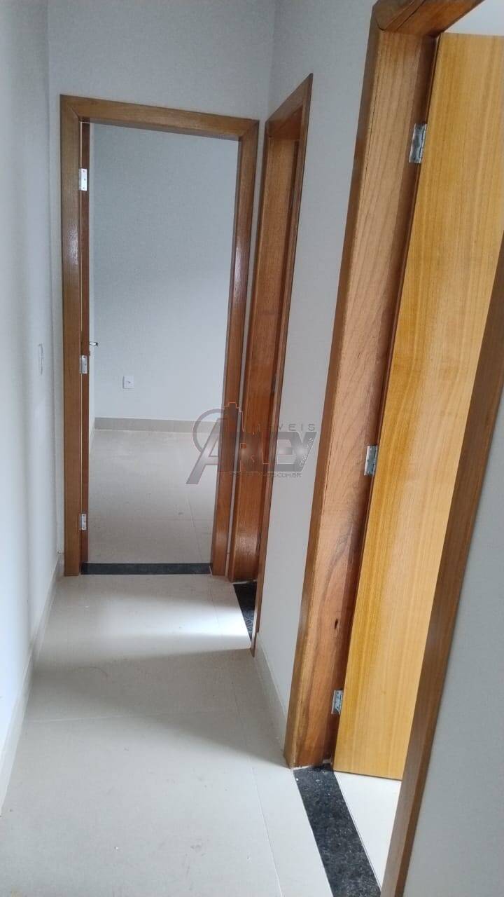 Casa à venda com 2 quartos, 50m² - Foto 4