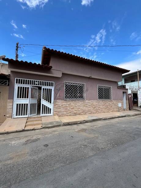 Casa à venda com 3 quartos - Foto 1