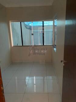Casa à venda com 3 quartos, 70m² - Foto 2