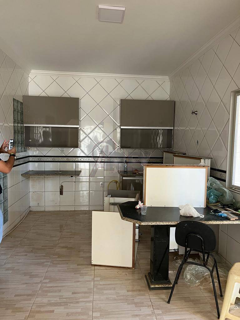 Casa à venda com 5 quartos, 240m² - Foto 4