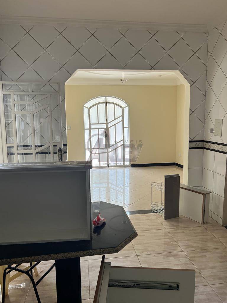 Casa à venda com 5 quartos, 240m² - Foto 7