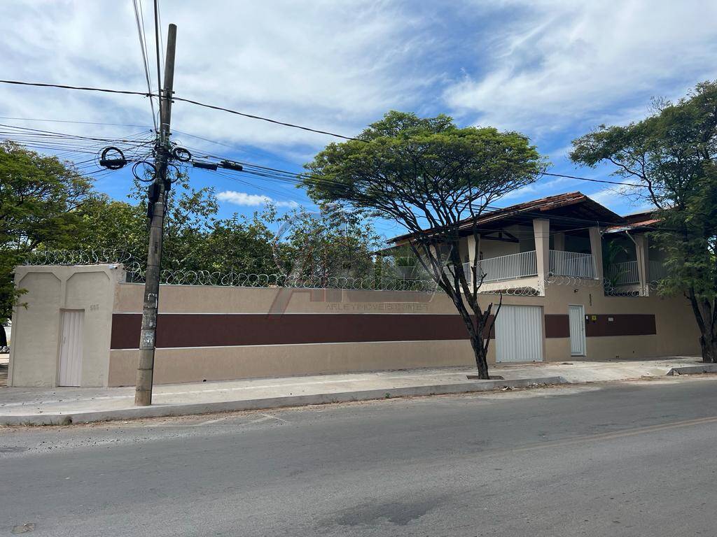 Casa à venda com 5 quartos, 240m² - Foto 6