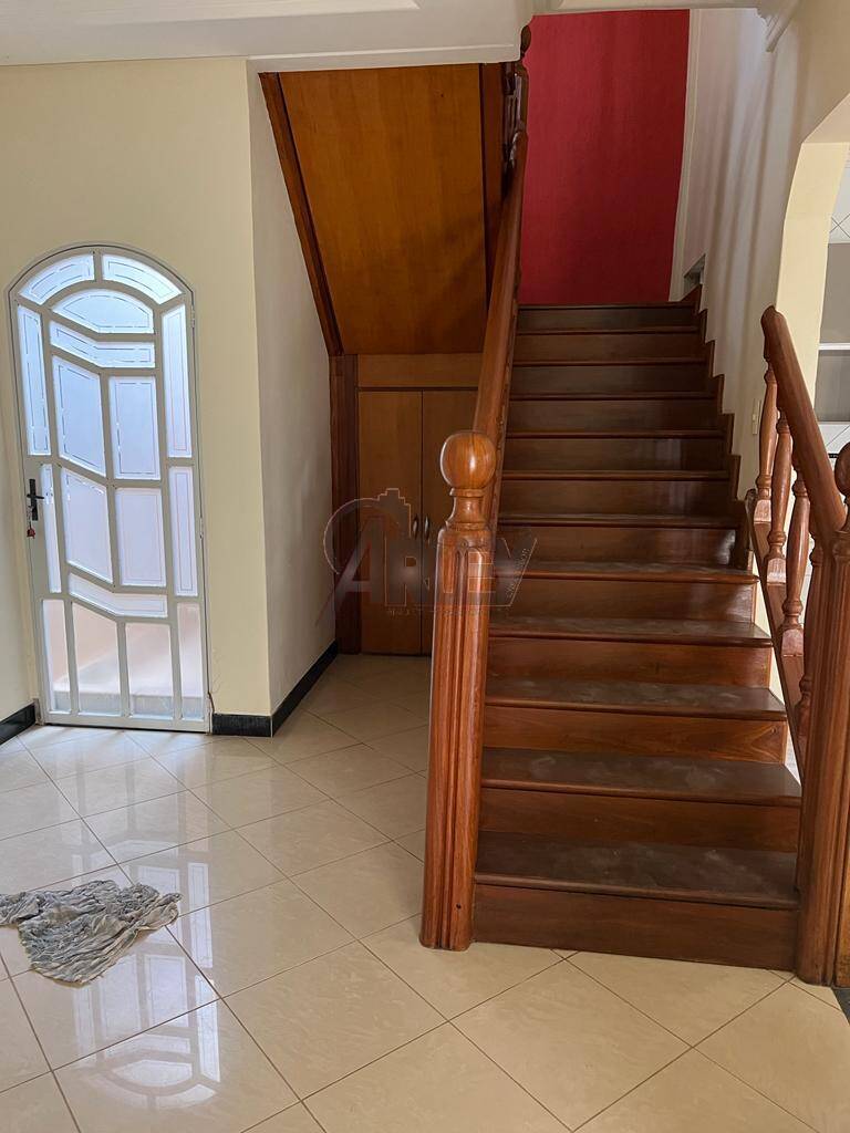 Casa à venda com 5 quartos, 240m² - Foto 8