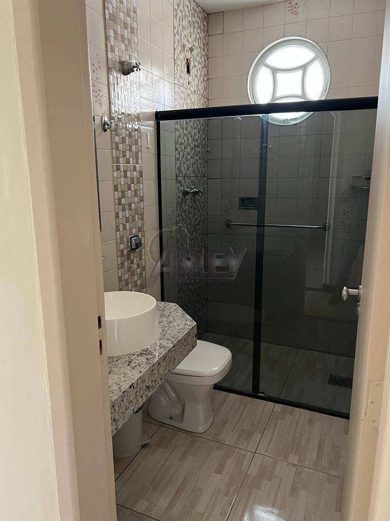 Casa à venda com 5 quartos, 240m² - Foto 9