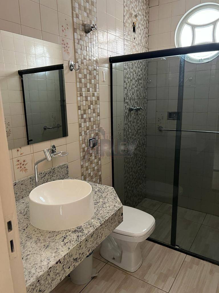 Casa à venda com 5 quartos, 240m² - Foto 10