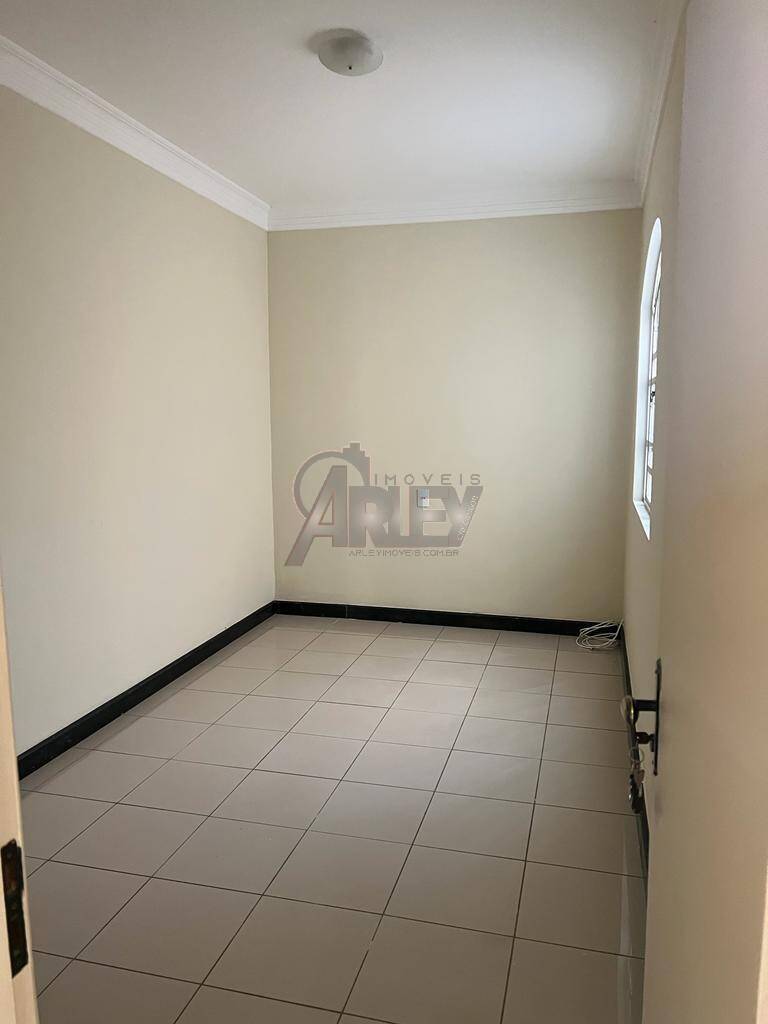 Casa à venda com 5 quartos, 240m² - Foto 12