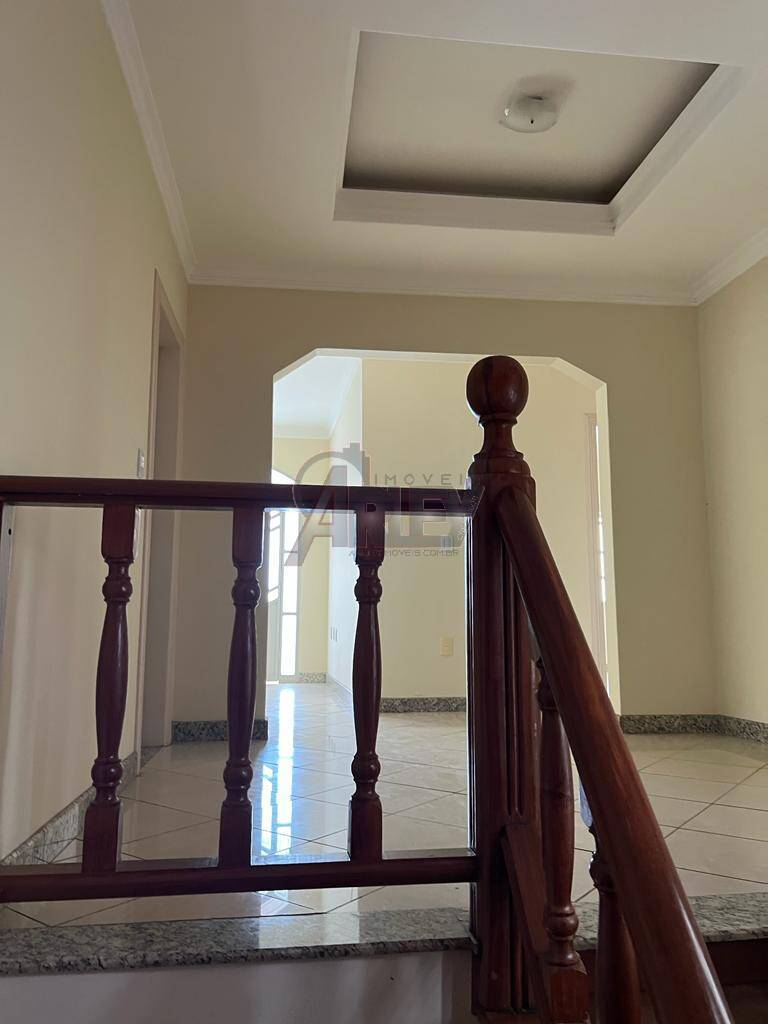Casa à venda com 5 quartos, 240m² - Foto 13