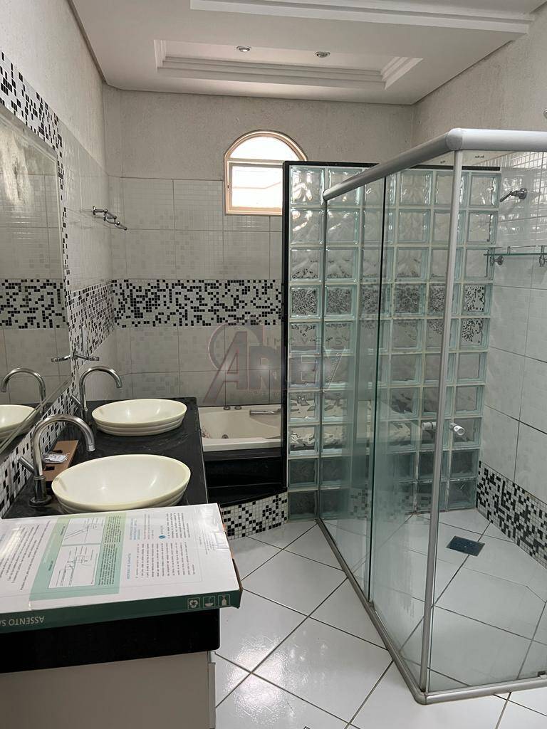 Casa à venda com 5 quartos, 240m² - Foto 17