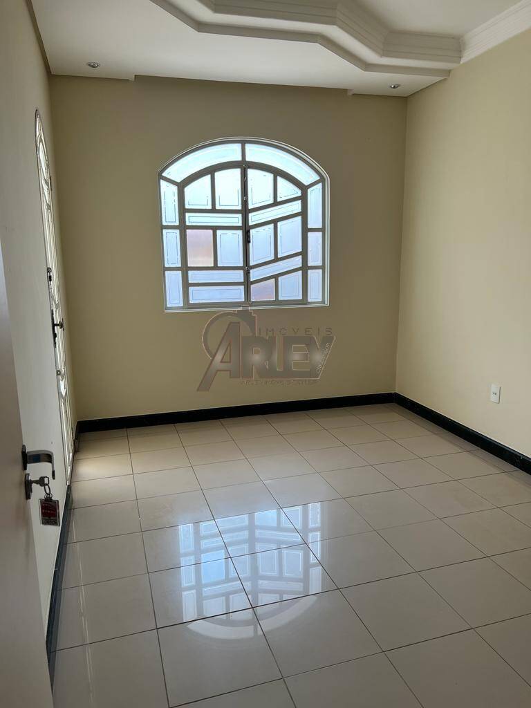 Casa à venda com 5 quartos, 240m² - Foto 16