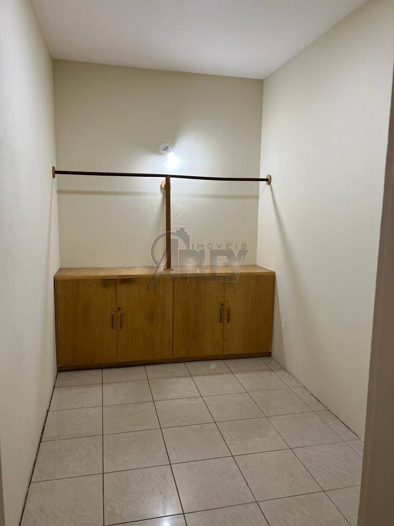 Casa à venda com 5 quartos, 240m² - Foto 19