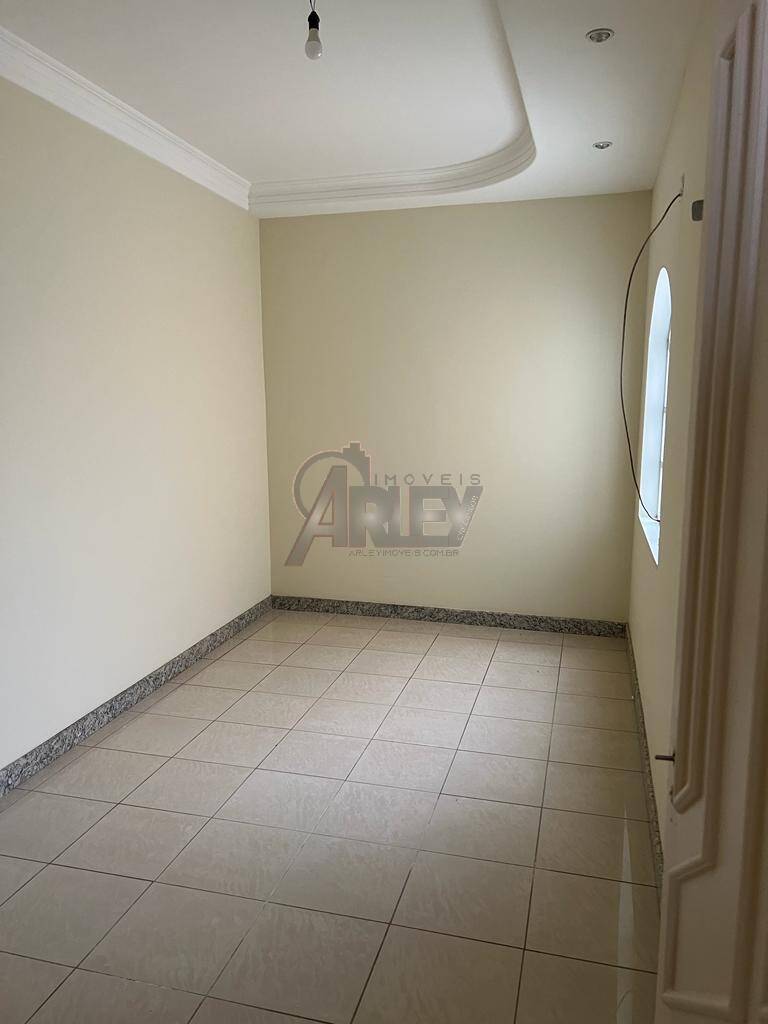 Casa à venda com 5 quartos, 240m² - Foto 21