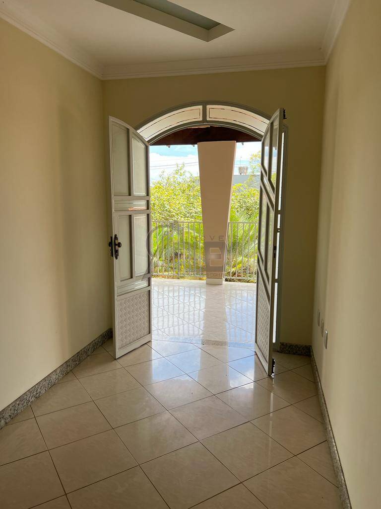 Casa à venda com 5 quartos, 240m² - Foto 22