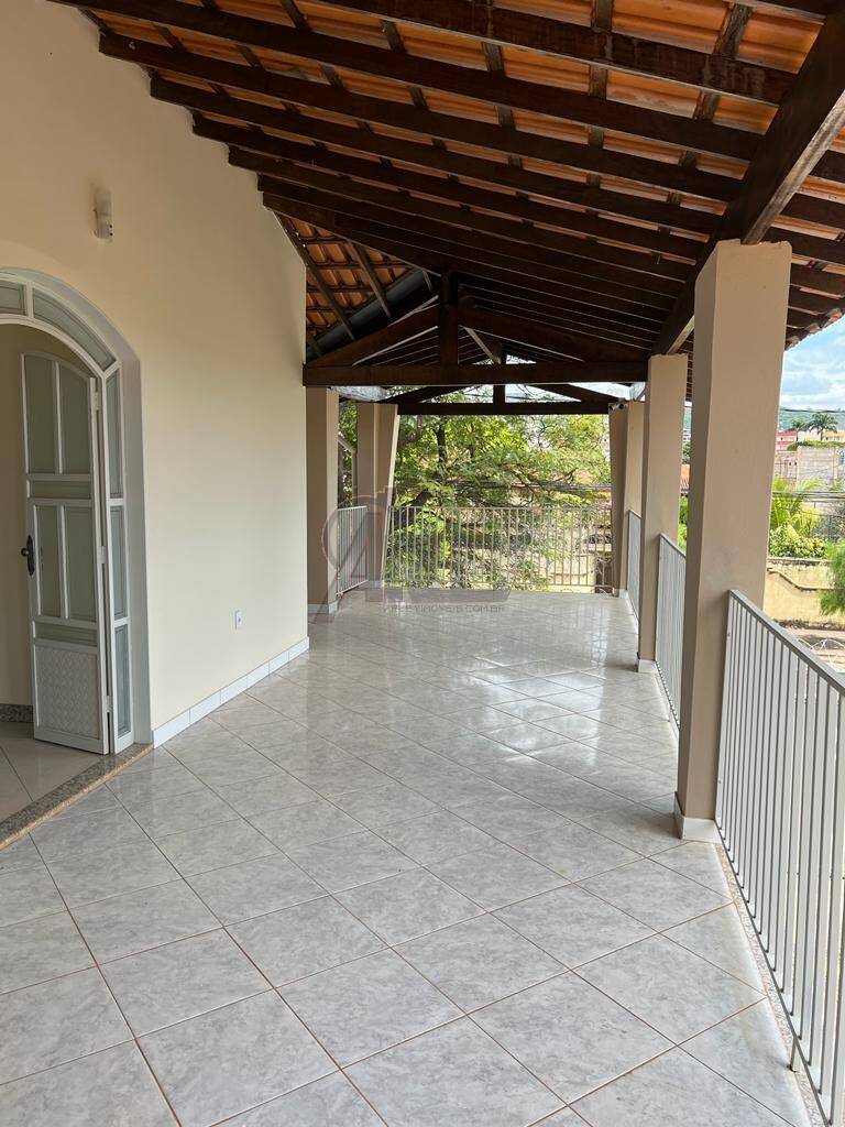 Casa à venda com 5 quartos, 240m² - Foto 23
