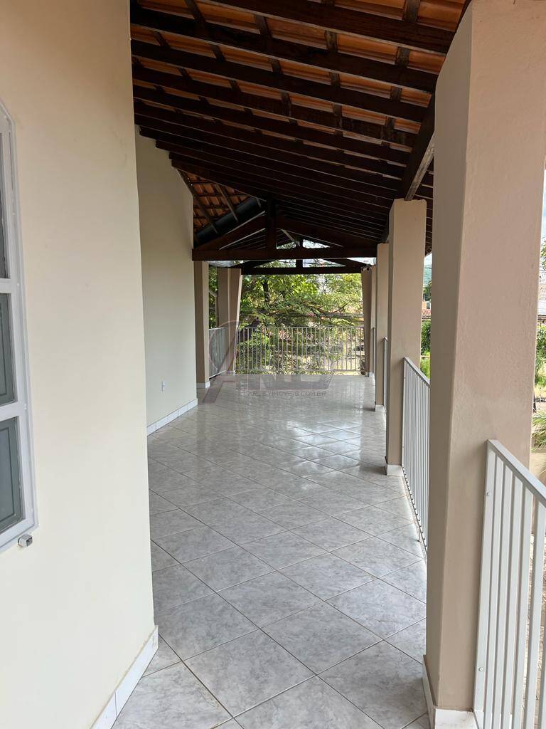 Casa à venda com 5 quartos, 240m² - Foto 24