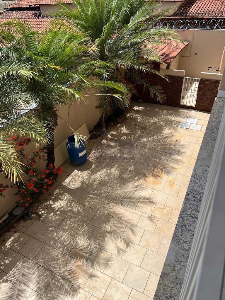 Casa à venda com 5 quartos, 240m² - Foto 28