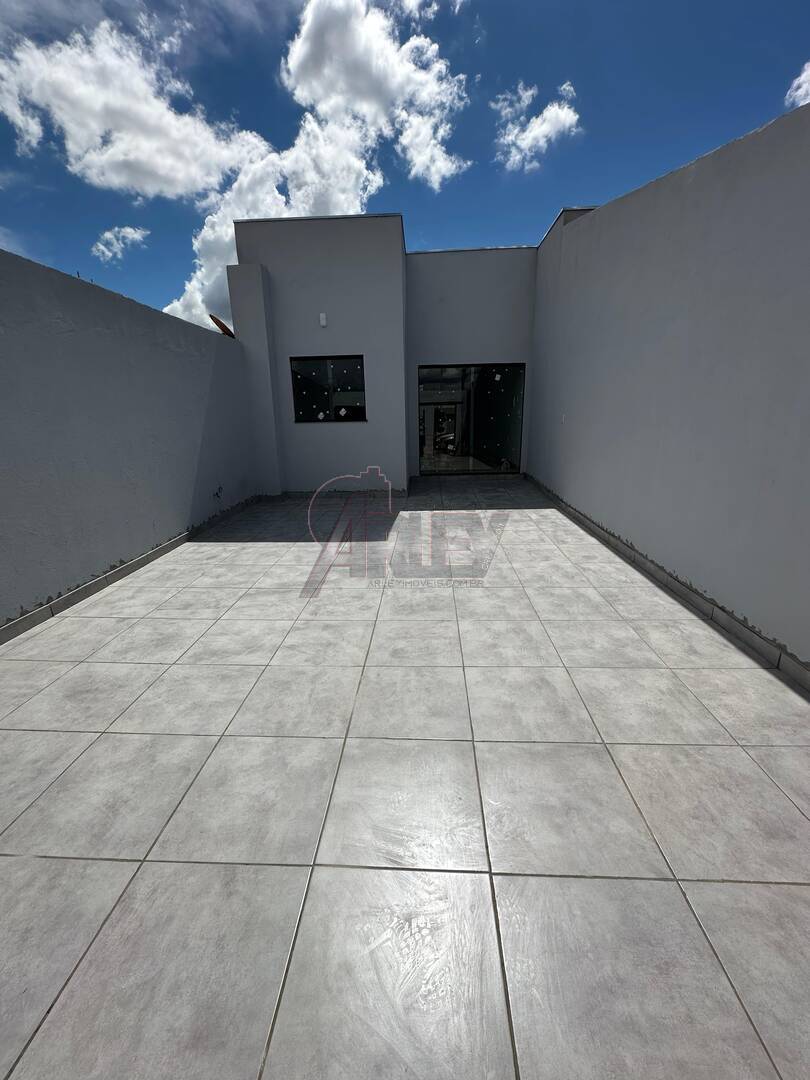 Casa à venda com 3 quartos, 65m² - Foto 1