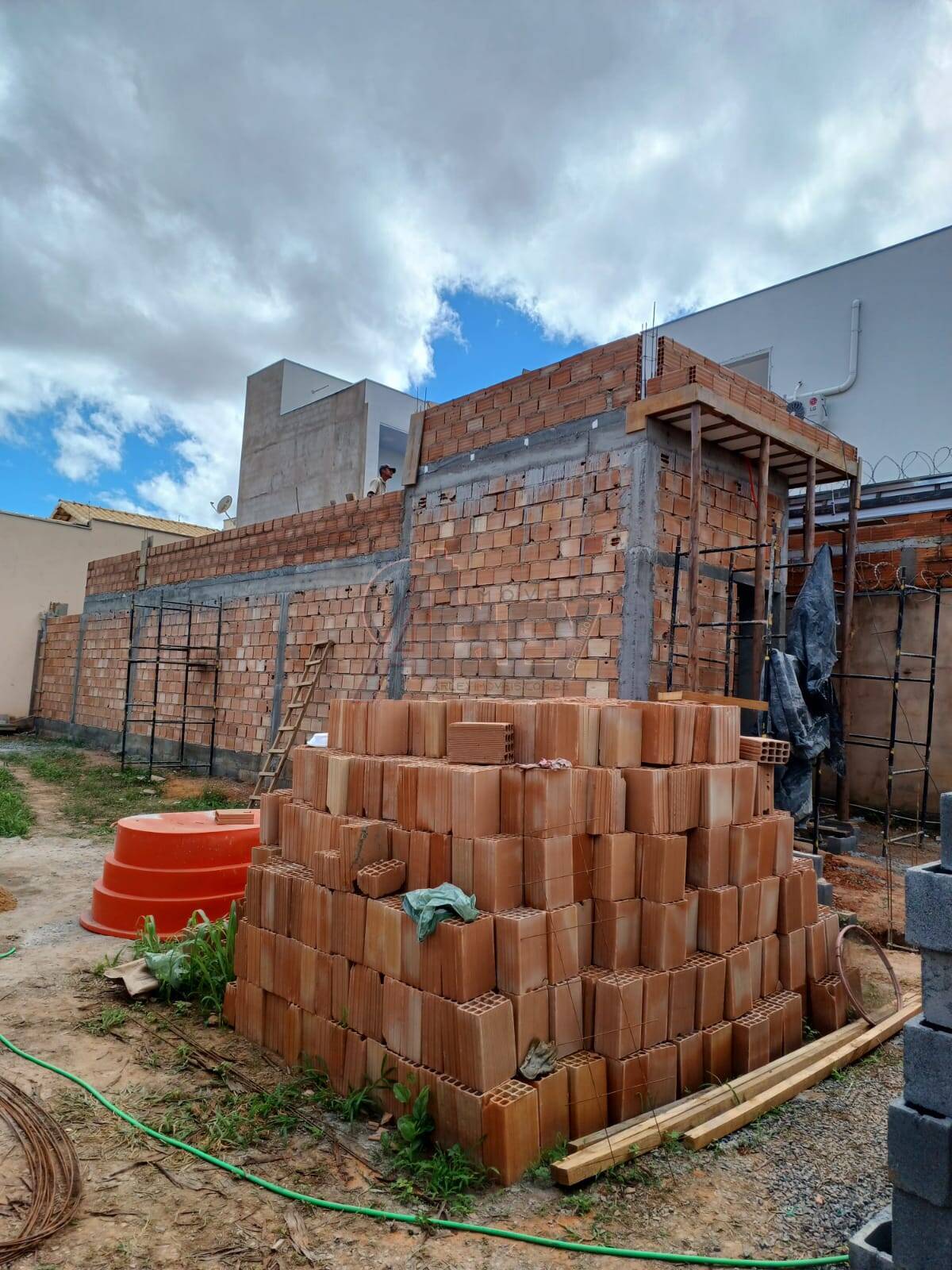 Casa à venda com 3 quartos, 63m² - Foto 2