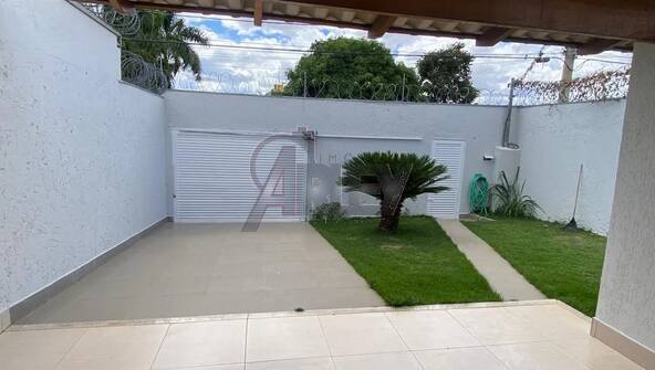 Casa à venda com 2 quartos, 110m² - Foto 1
