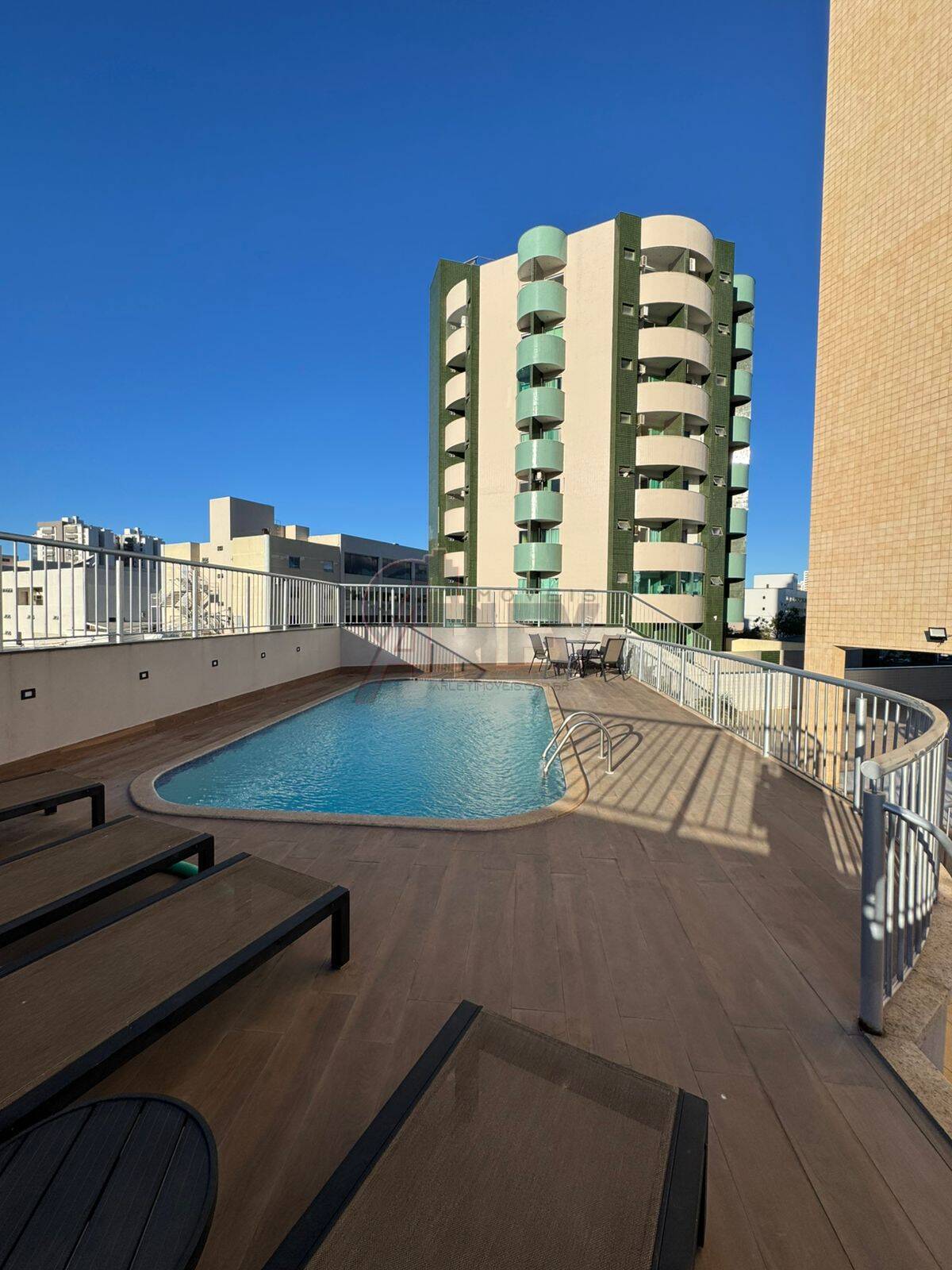 Apartamento à venda com 3 quartos - Foto 2