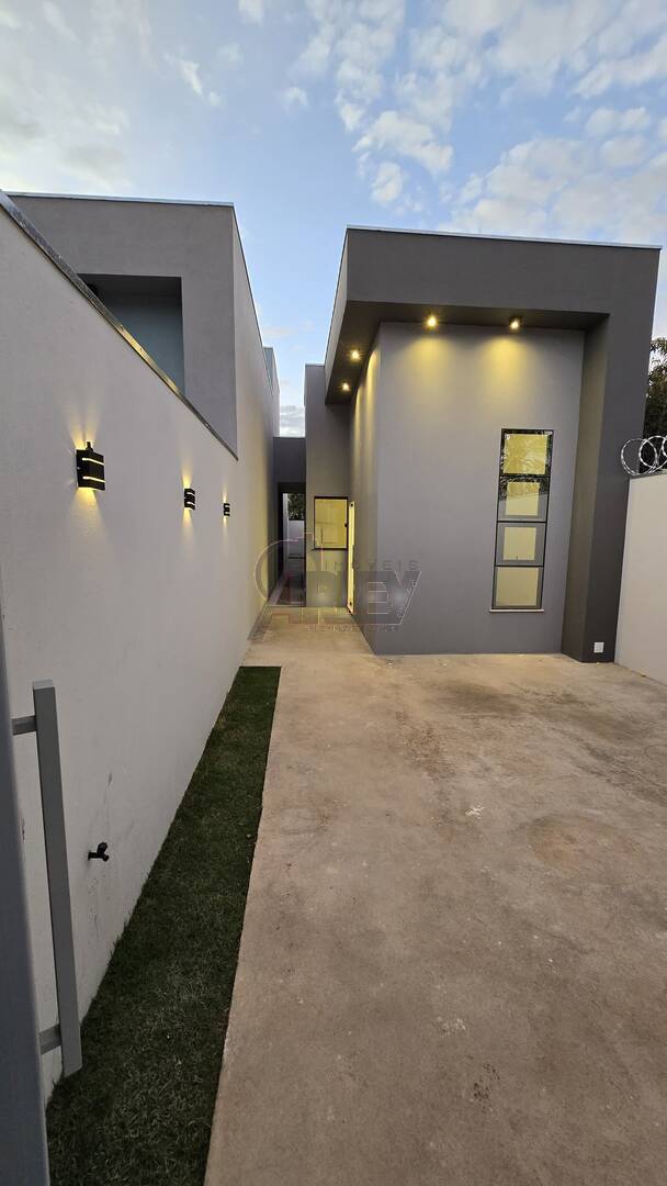Casa à venda com 3 quartos, 75m² - Foto 1