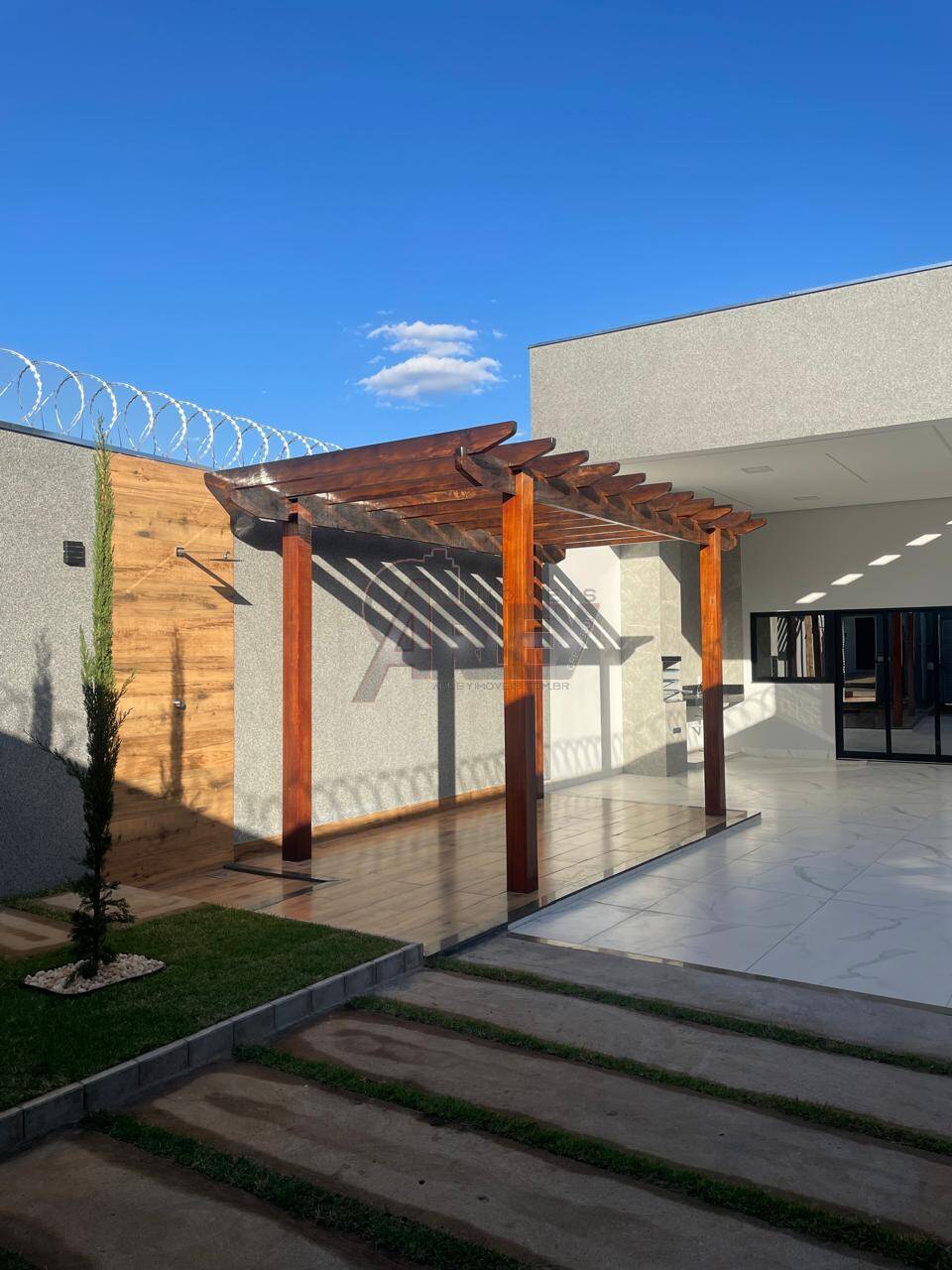 Casa à venda com 3 quartos, 100m² - Foto 3