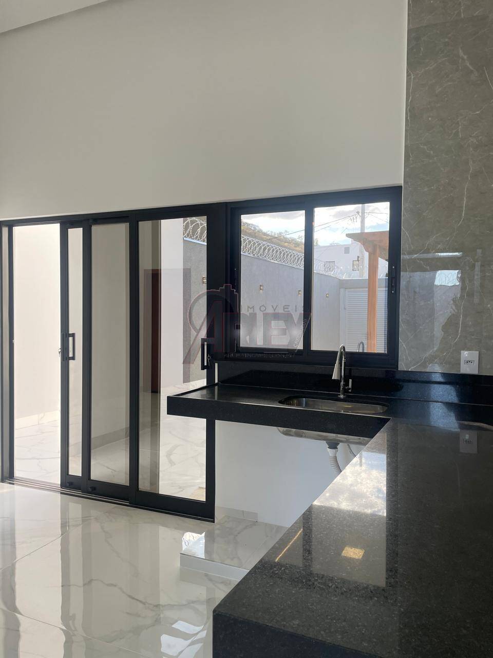 Casa à venda com 3 quartos, 100m² - Foto 13