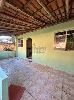 Casa à venda com 3 quartos, 200m² - Foto 2