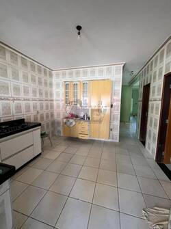 Casa à venda com 3 quartos, 200m² - Foto 11