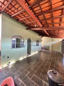 Casa à venda com 3 quartos, 200m² - Foto 1