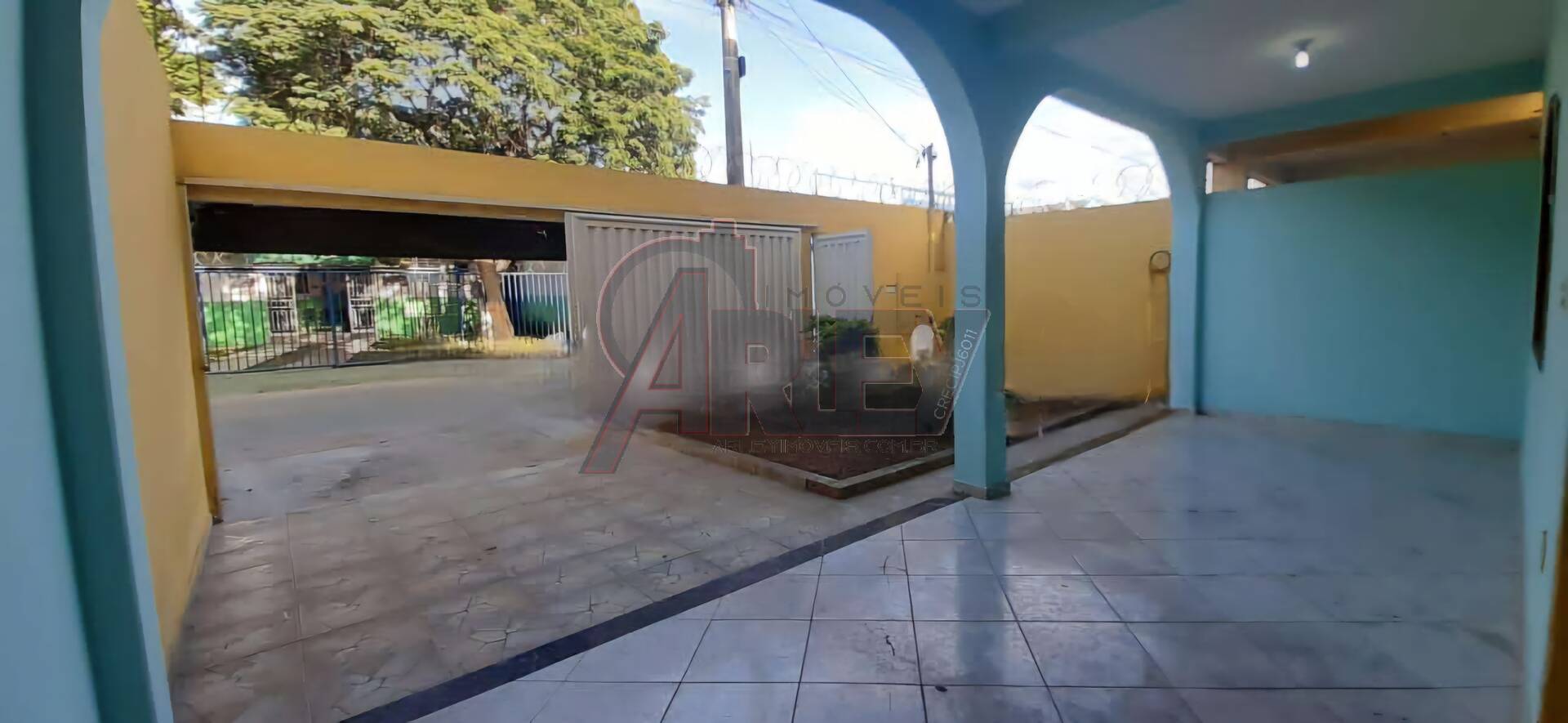 Casa à venda com 3 quartos, 330m² - Foto 1
