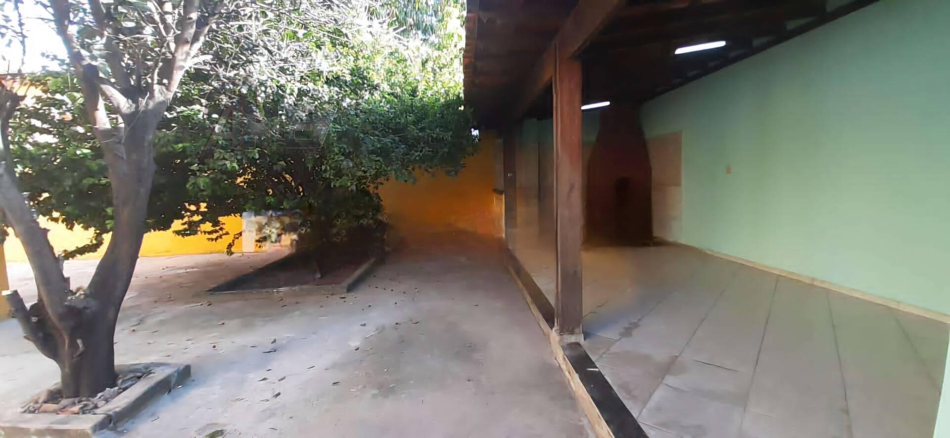 Casa à venda com 3 quartos, 330m² - Foto 2