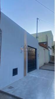 Casa à venda com 2 quartos, 180m² - Foto 2