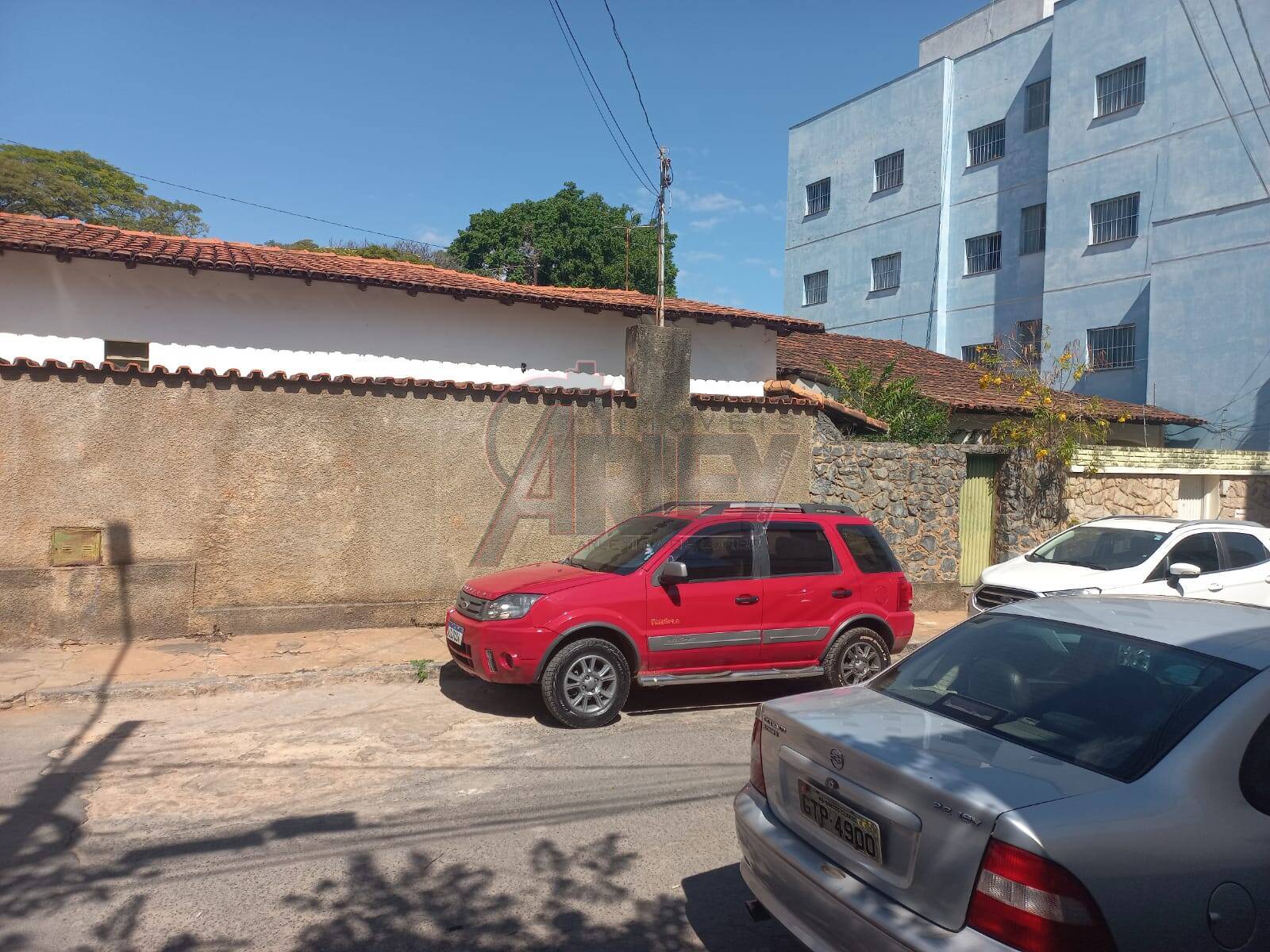 Casa à Venda no Centro de Montes Claros – Excelente Localização!
