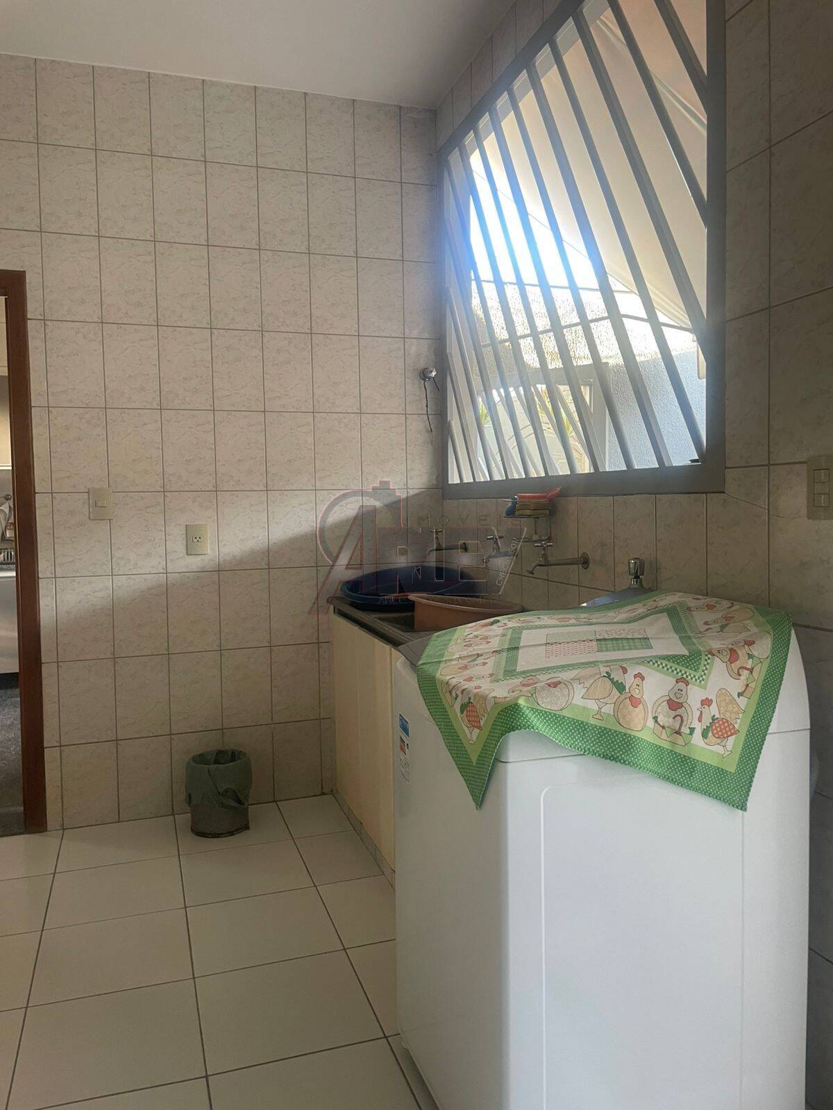Casa à venda com 3 quartos, 250m² - Foto 4