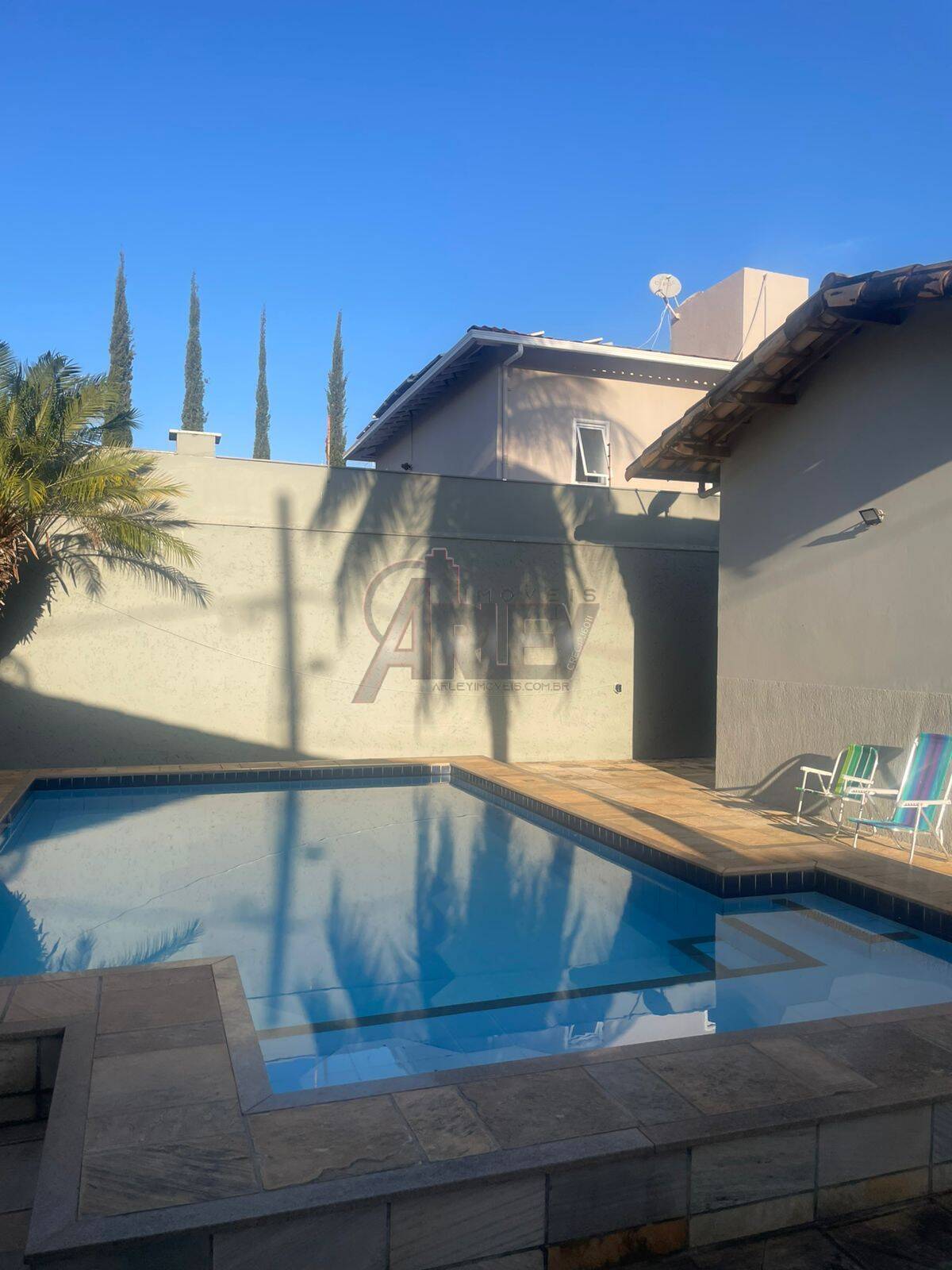 Casa à venda com 3 quartos, 250m² - Foto 2