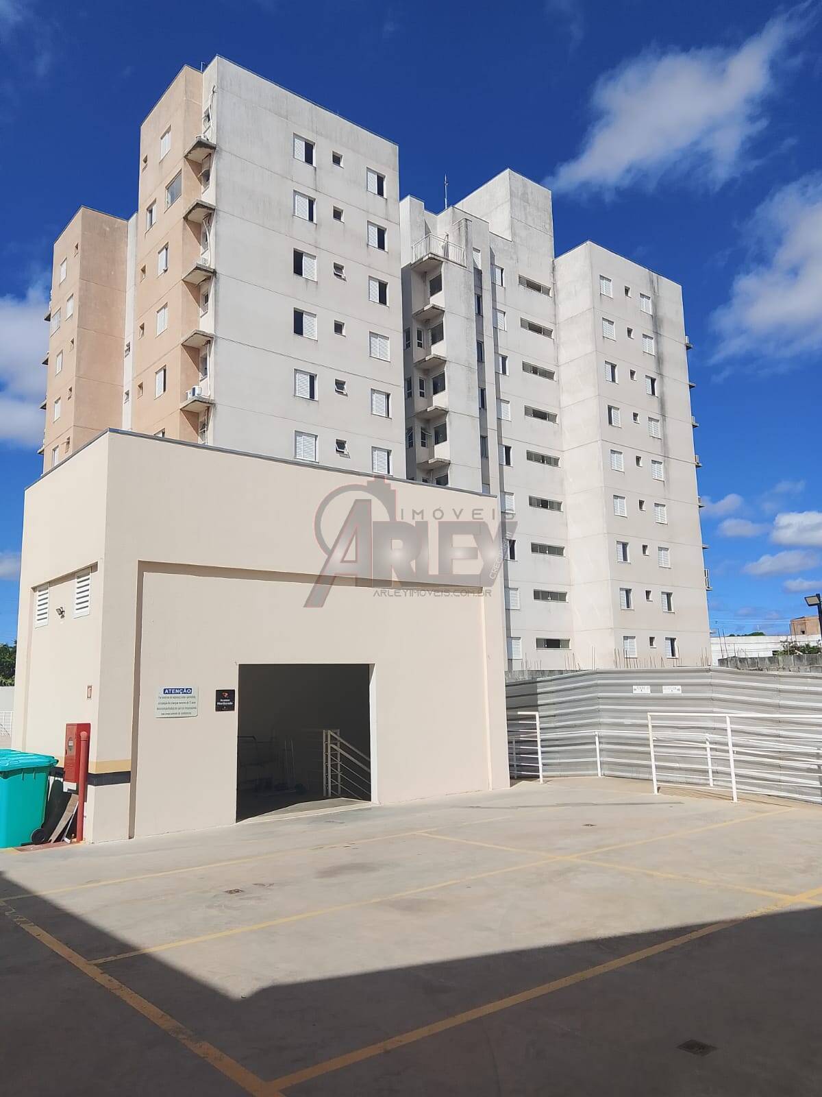 Apartamento à Venda – 3 Quartos – São José – R$ 450.000,00
