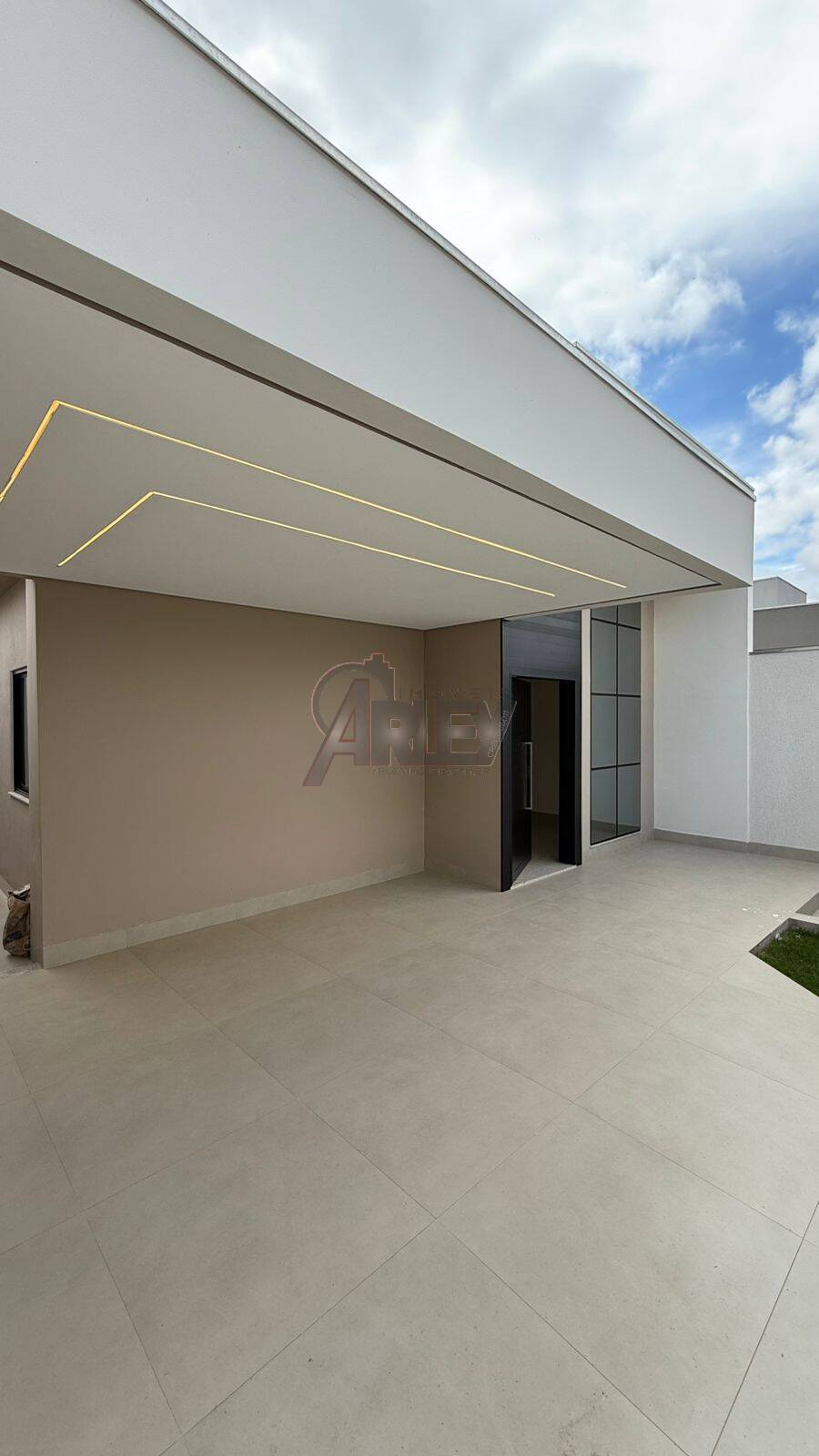 Casa à venda com 3 quartos, 120m² - Foto 1
