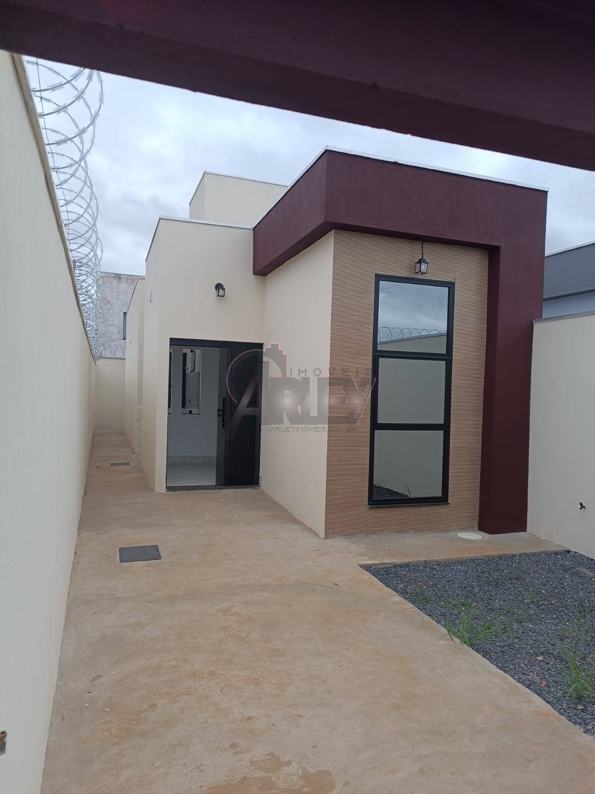 Casa a venda bairro Guarujá 2 quartos aceita financiamento