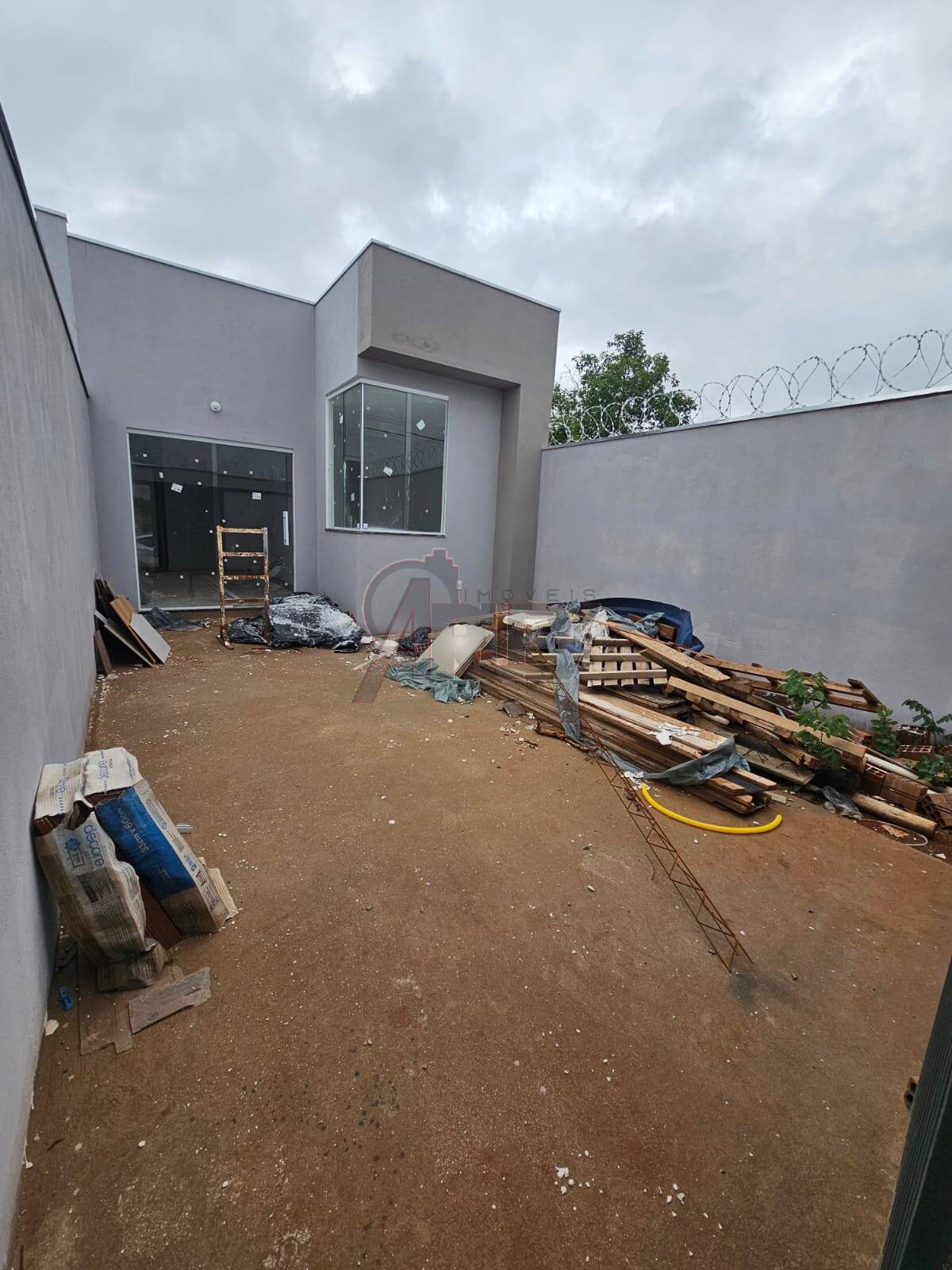 Vende se casa 2 quartos bairro Primavera Aceita Financiamento