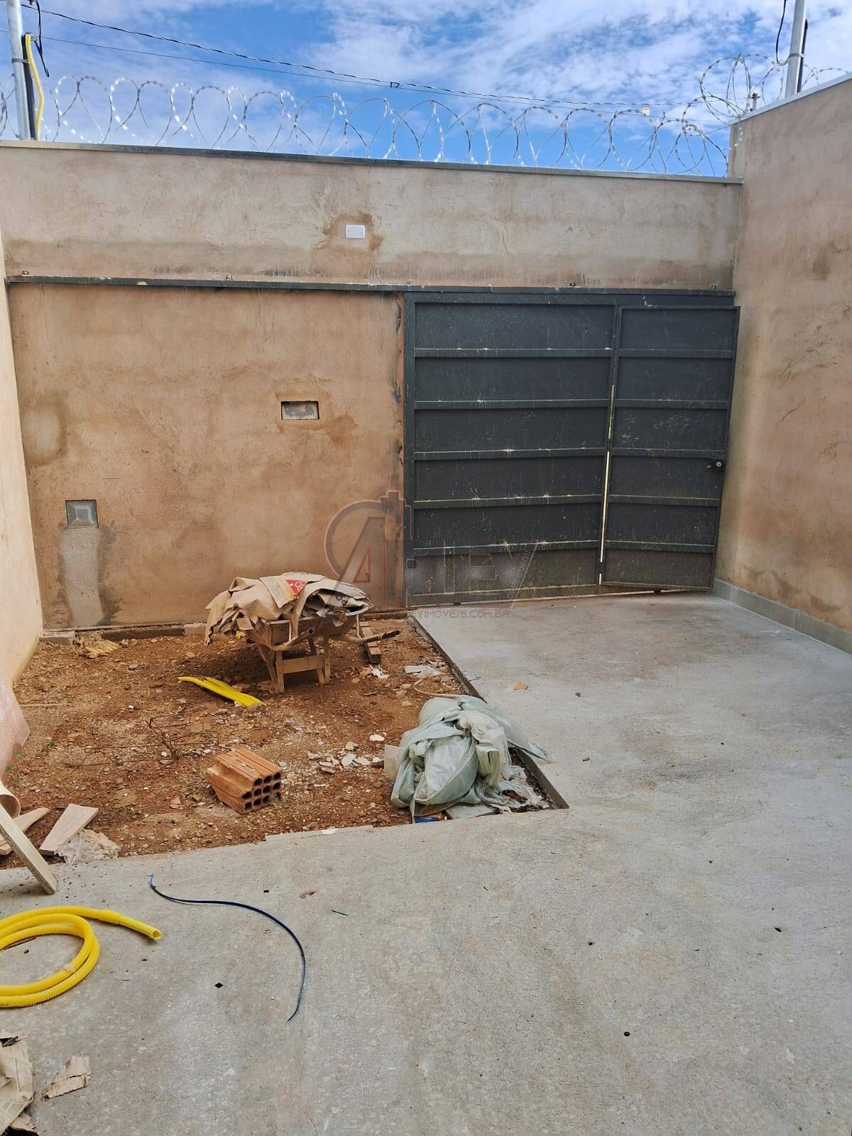 Vende se casa 2 quartos bairro residencial sul Aceita Financiamento