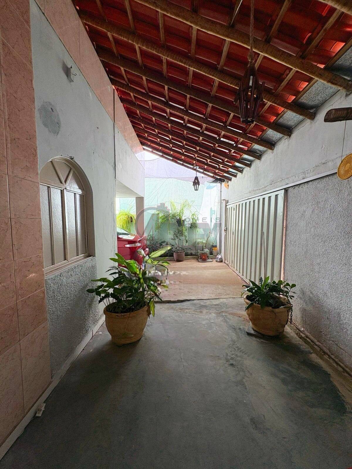Vende se Casa Bairro JK 3 quartos sendo 2 suítes
